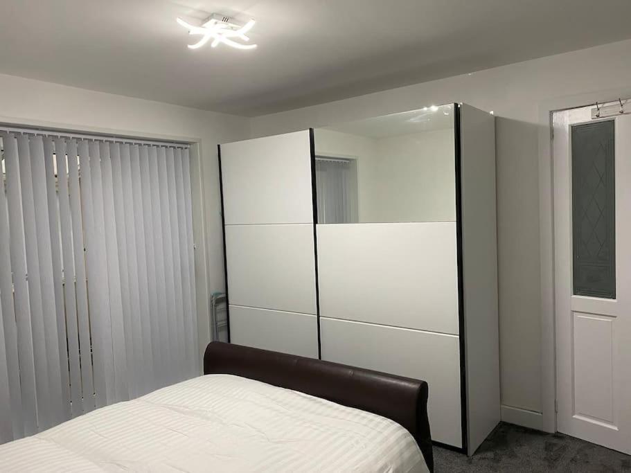 Luxurious Detached Bungalow 배틀리 외부 사진