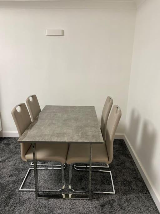 Luxurious Detached Bungalow 배틀리 외부 사진