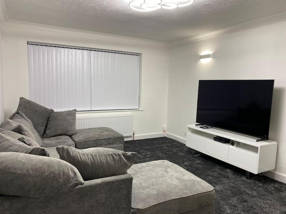 Luxurious Detached Bungalow 배틀리 외부 사진
