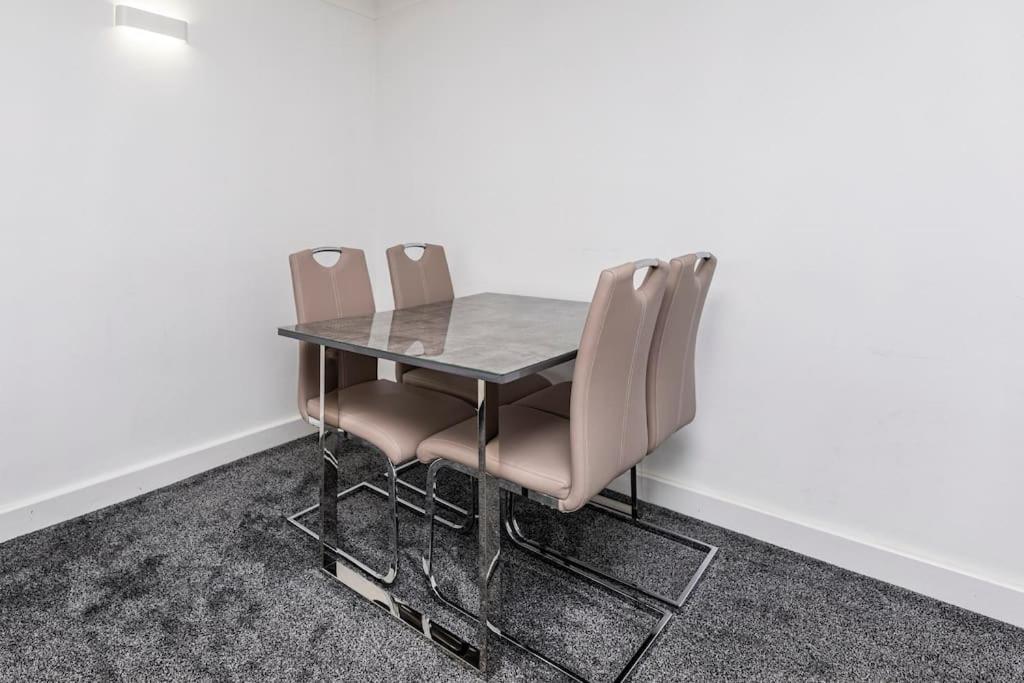 Luxurious Detached Bungalow 배틀리 외부 사진