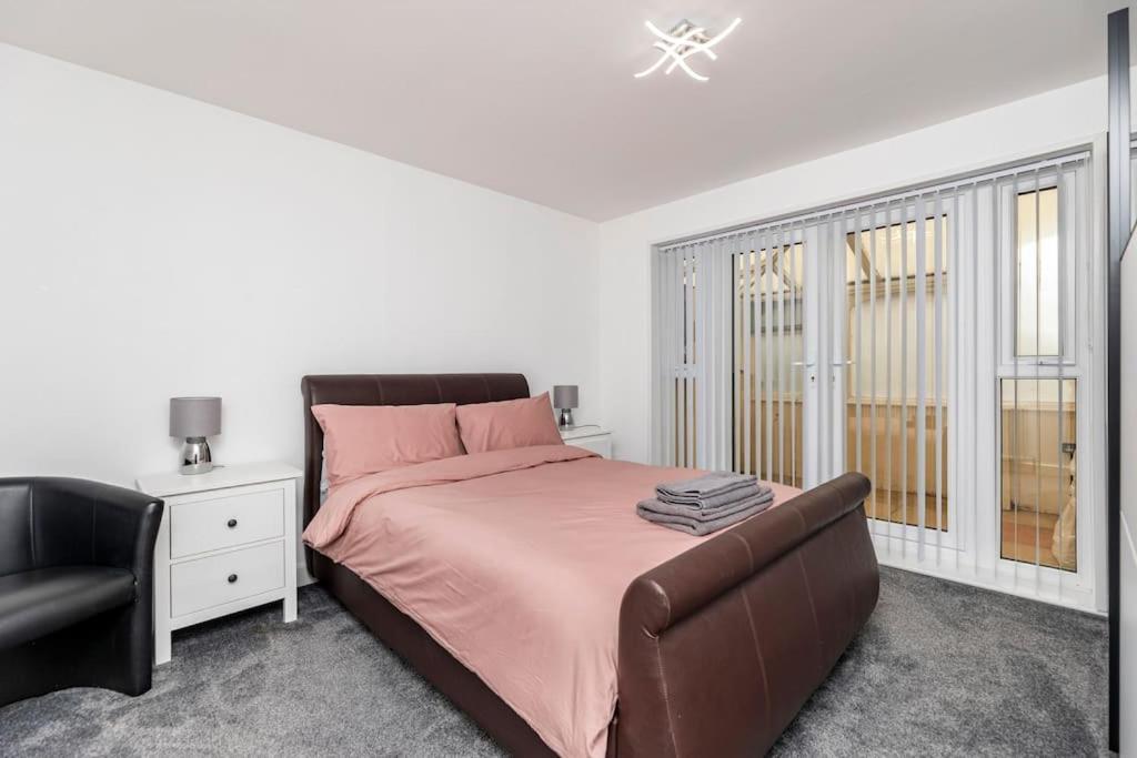 Luxurious Detached Bungalow 배틀리 외부 사진